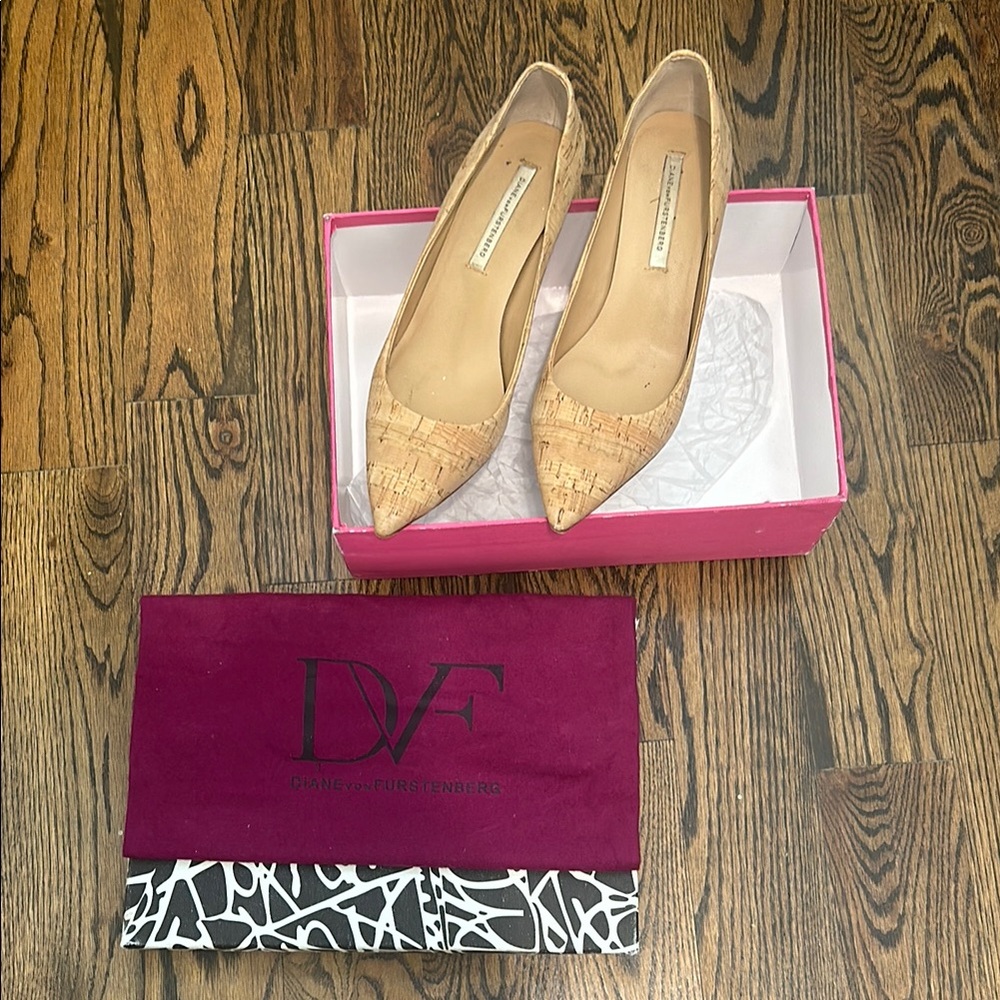 Diane Von Furstenberg Beige Heels Size 8